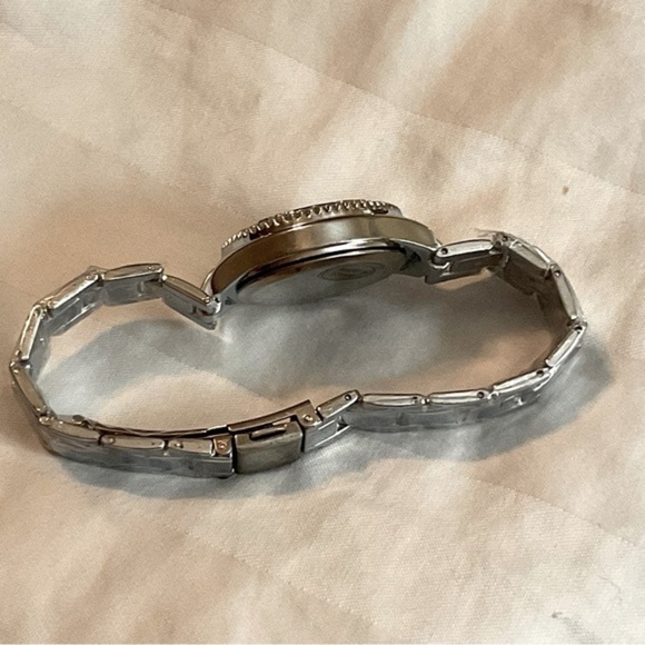 Ladies Silvertone Watch NWT - Picture 8 of 11